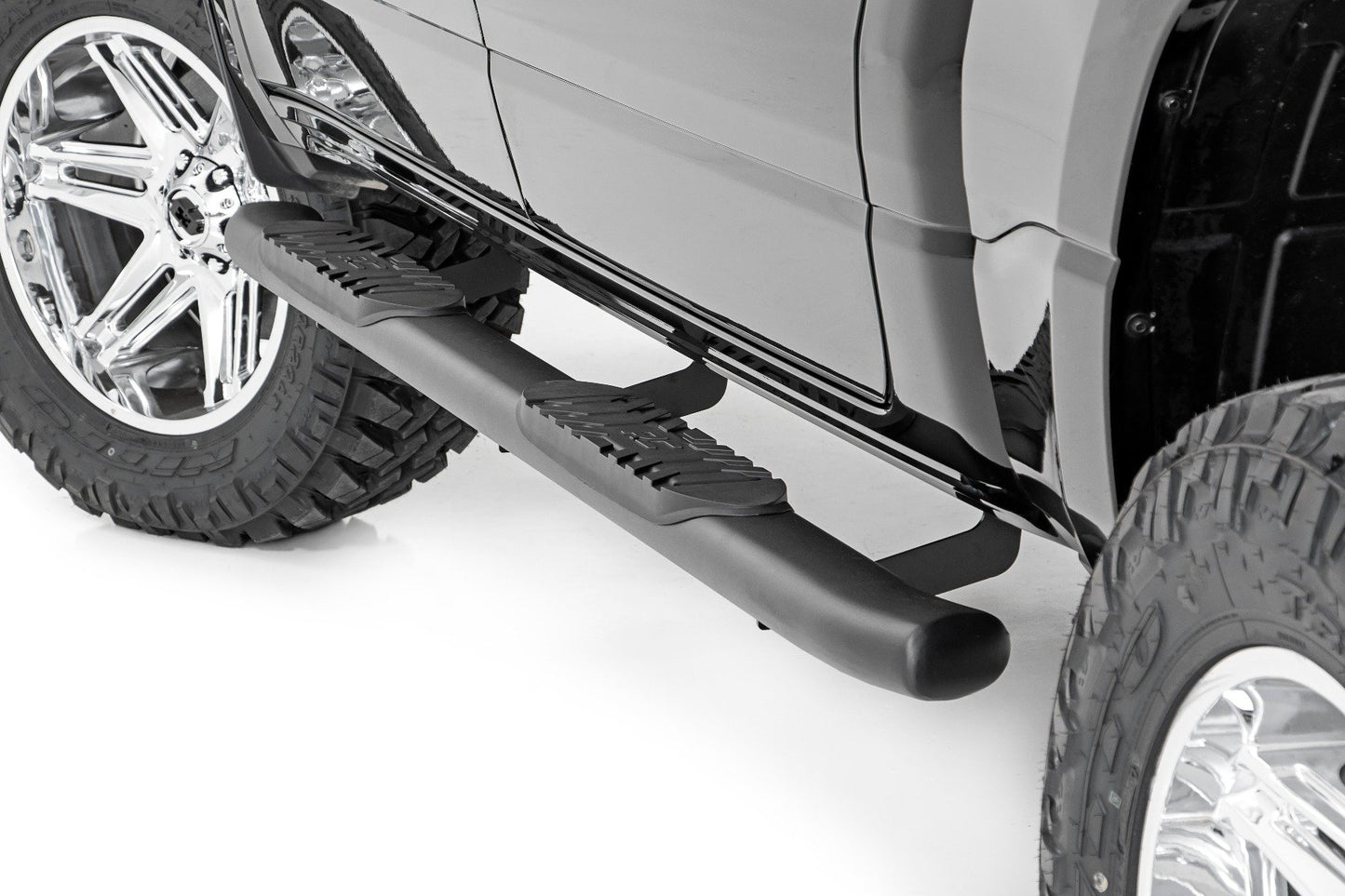Rough Country Oval Nerf Step | Crew Cab | Black | Ram 1500 (19-26)/1500 TRX (21-24)