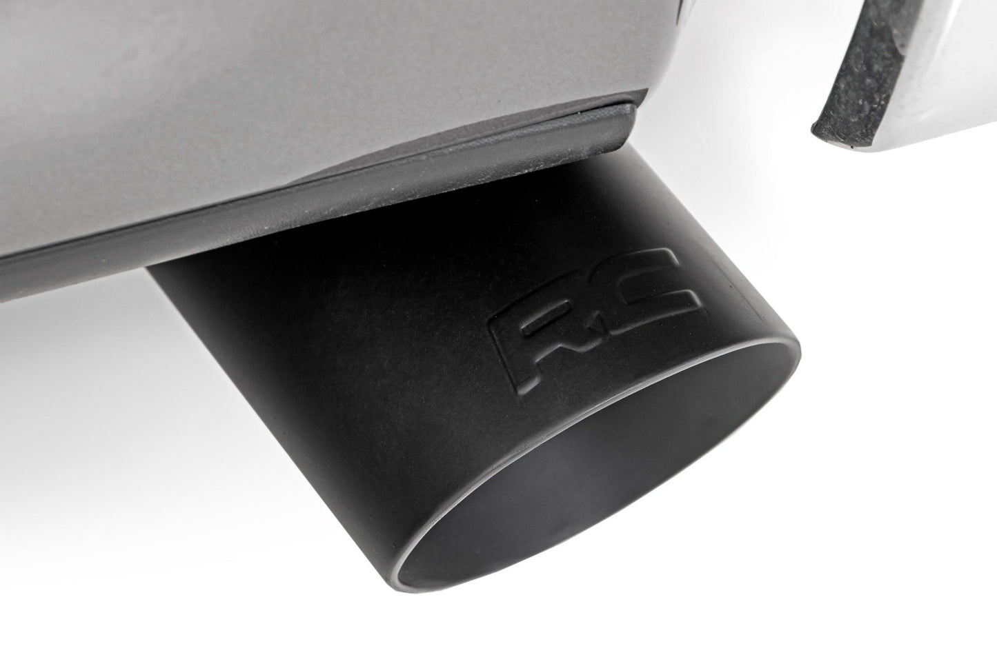 Rough Country Exhaust Tip | Black | RC Logo | 2.5-3.125 Inch Pipe