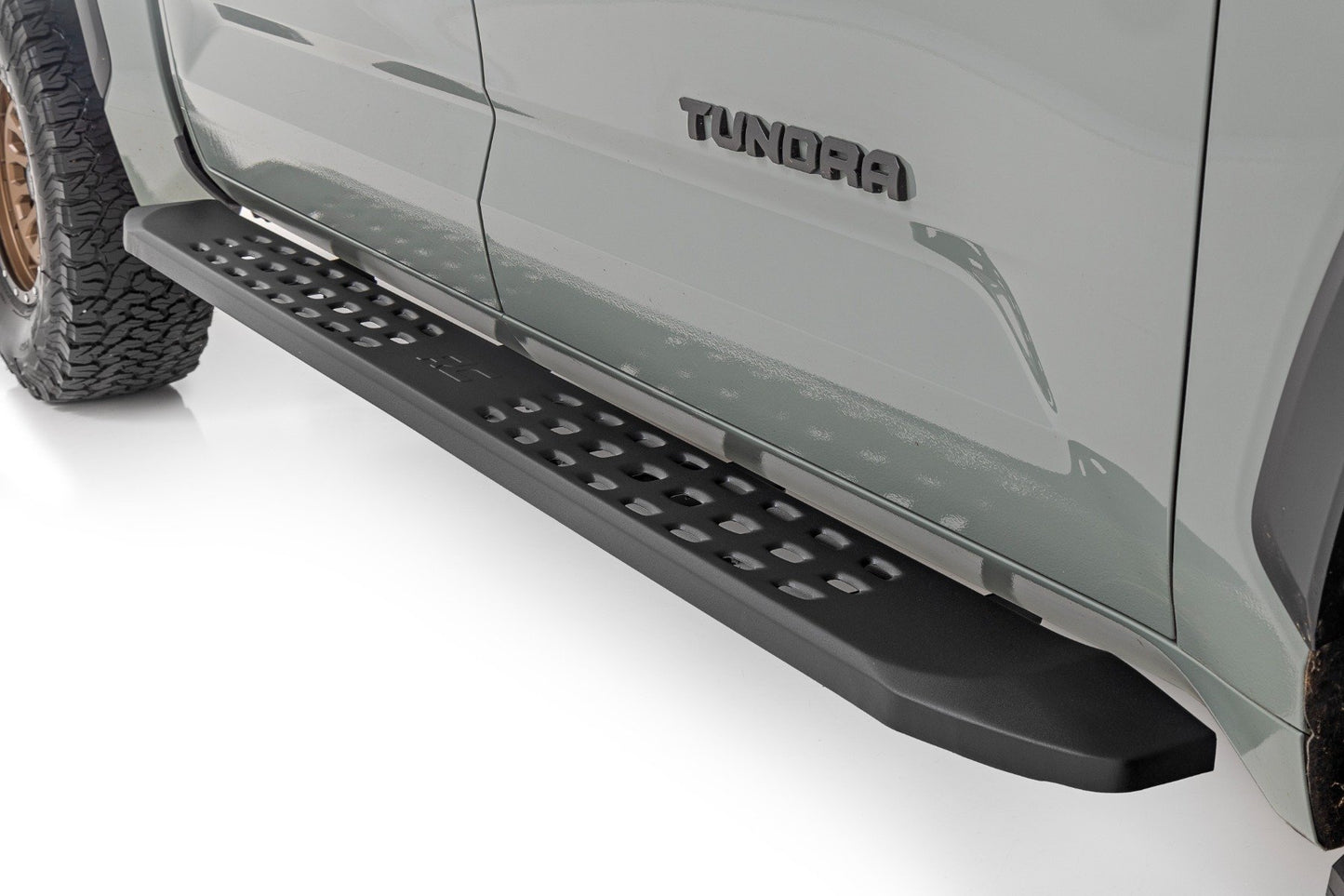 Rough Country RPT2 Running Board | Crew Cab | Black | Toyota Tundra 2WD/4WD (2022-2026)