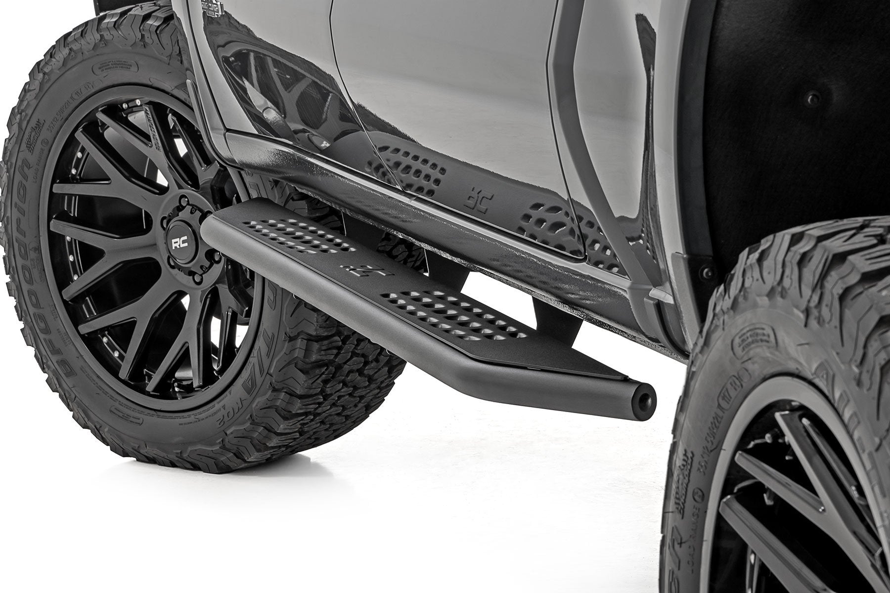 Rough Country OV2 Running Boards | Side Step Bars | Crew Cab | Chevy/GMC 1500/2500HD (19-26)