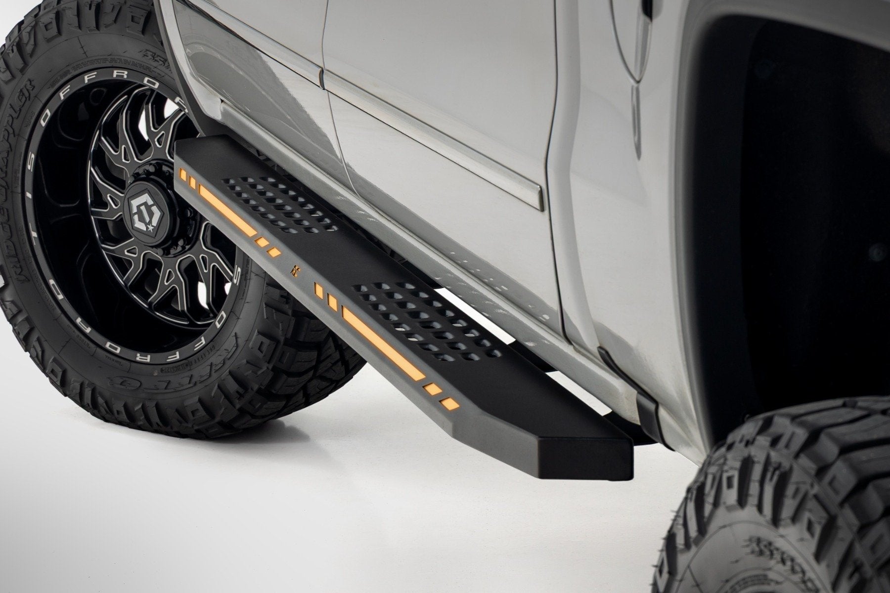 Rough Country AC2 Running Boards | Amber/White | Crew Cab | Chevy/GMC 1500 (07-18)