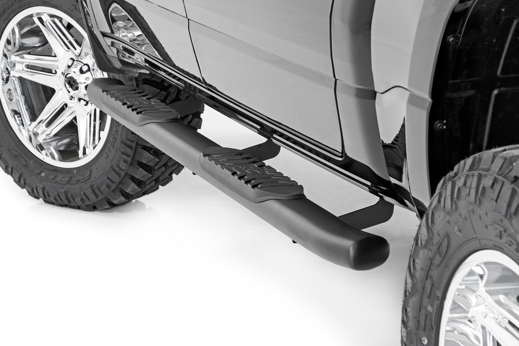 Rough Country Oval Nerf Step | Crew Cab | Black | Ram 1500 (19-26)/1500 TRX (21-24)