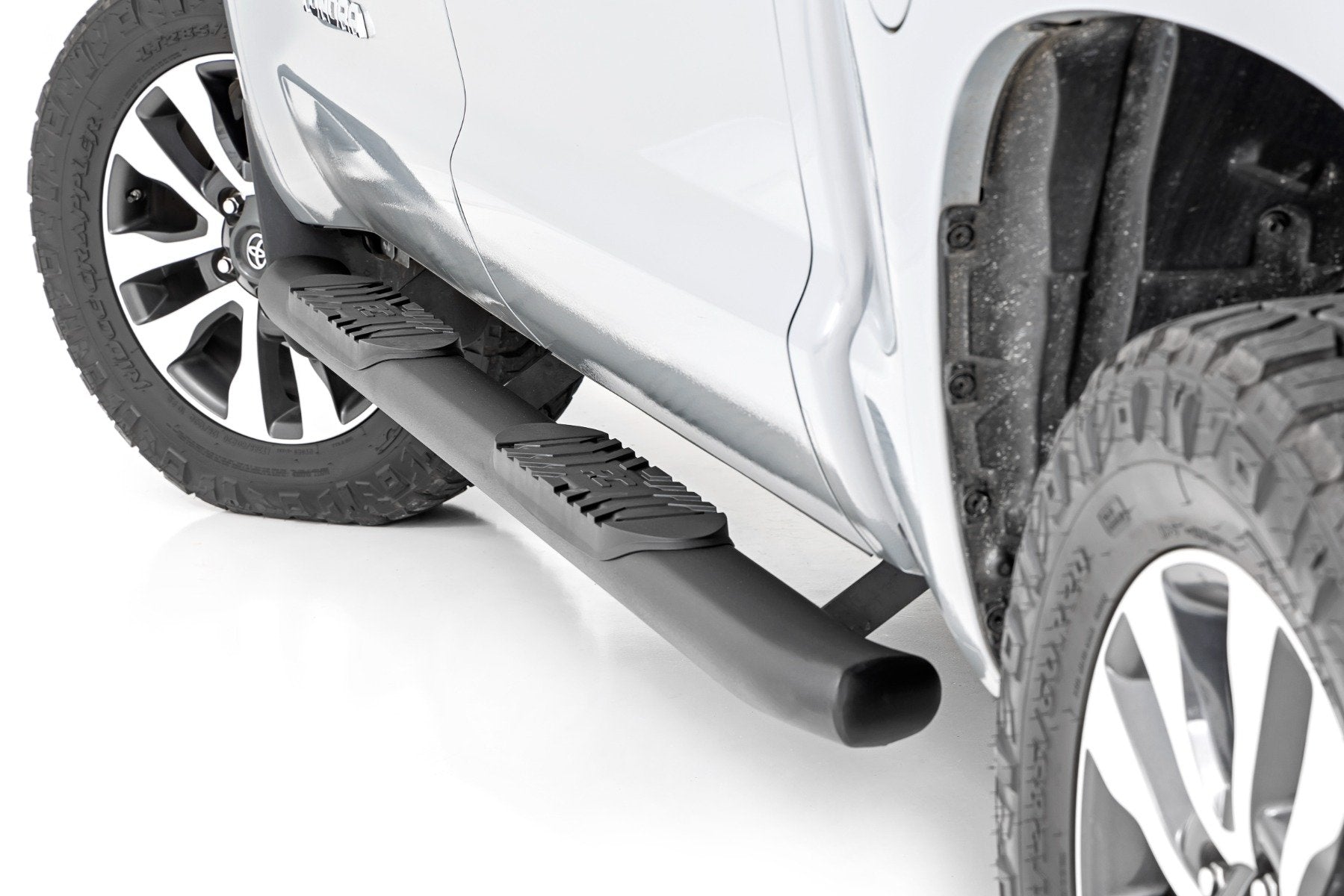 Rough Country Oval Nerf Step | Crew Cab | Black | Toyota Tundra 2WD/4WD (2007-2021)